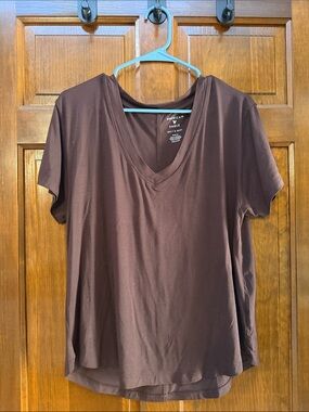 American Eagle Outfitters Burgundy V-Neck Short Sleeve Tee NWOT